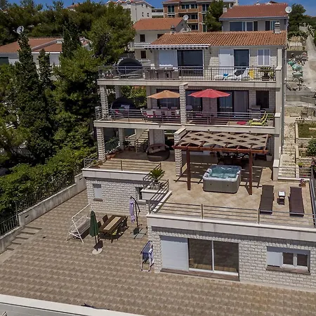 Paradise View Τρογκίρ