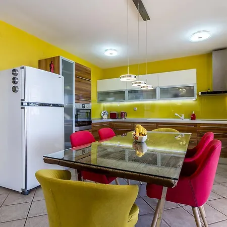 Paradise View Apartman *